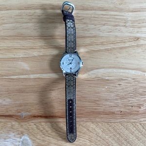 Women’s COACH adjustable watch. Needs a battery, great condition.